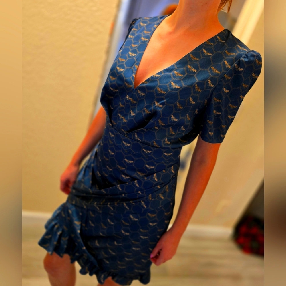 BEBE brand new silk dress. Size M